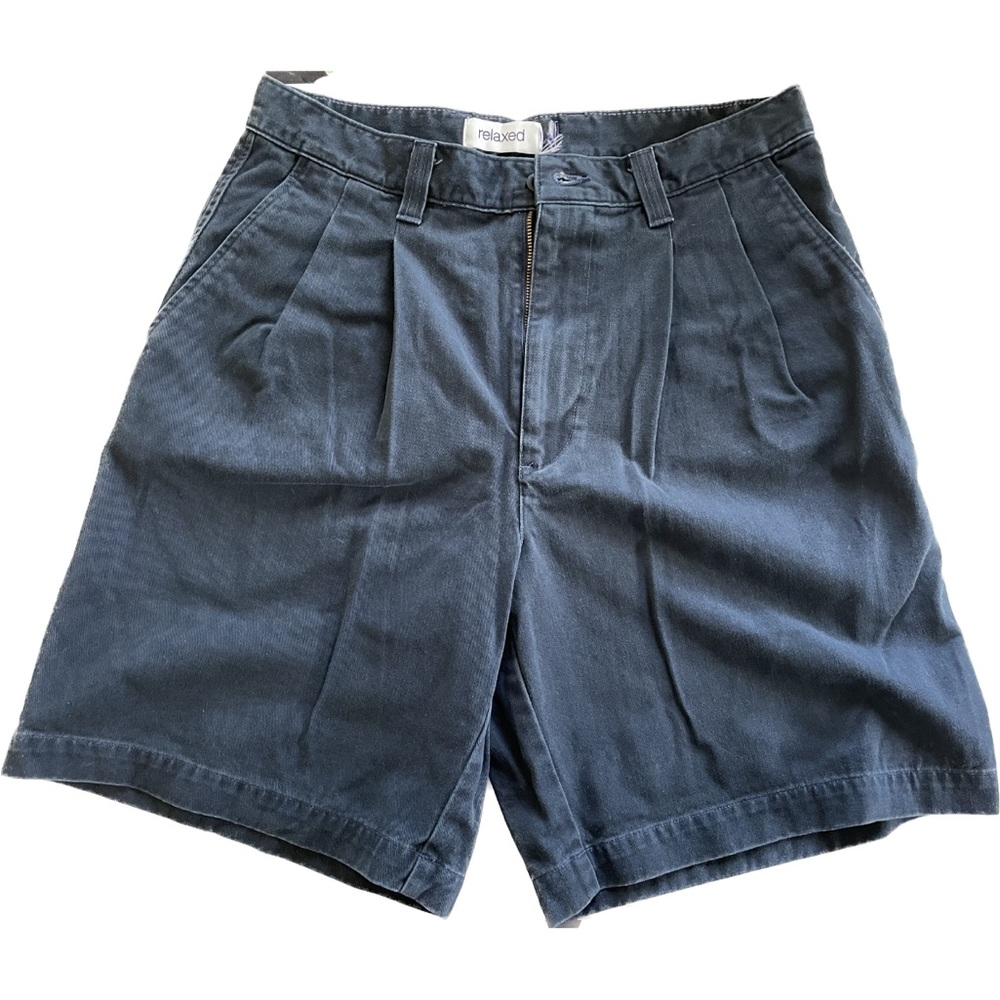 😎 NWOT Men’s GAP relaxed fit Size 32 navy blue pleated 7” shorts.